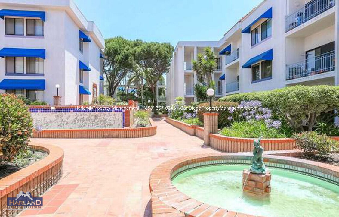 8308 Regents Rd in San Diego, CA - Building Photo