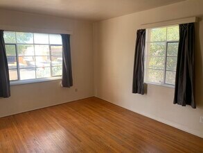 310 Madison St NE, Unit Front Unit 310 in Albuquerque, NM - Building Photo - Building Photo
