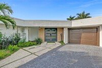 6106 Royal Poinciana Ln in Tamarac, FL - Foto de edificio - Building Photo