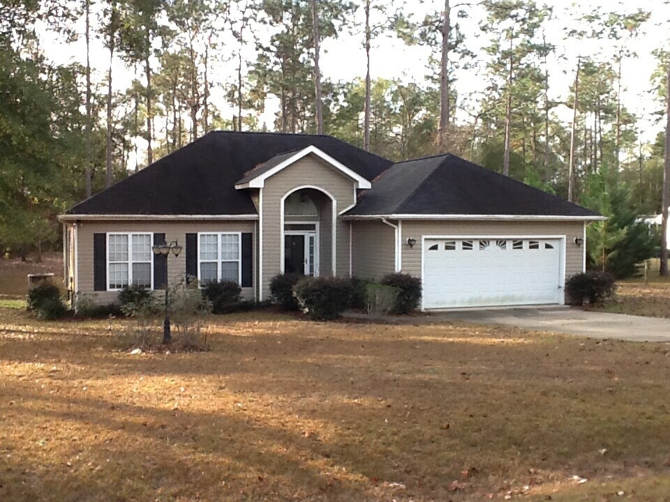 318 Riverchase Dr in Bainbridge, GA - Building Photo