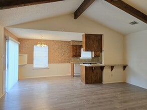 136 Bowie Ln in Hewitt, TX - Building Photo - Building Photo