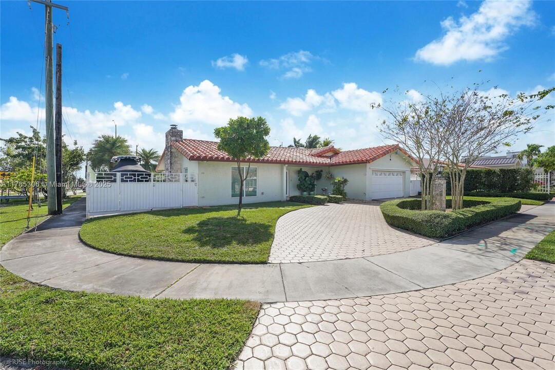9006 SW 23rd Ln in Miami, FL - Building Photo