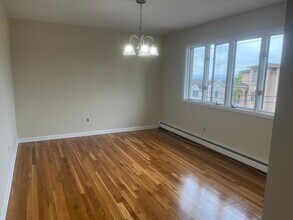 330 10th St, Unit 2nd floor in Palisades Park, NJ - Foto de edificio - Building Photo