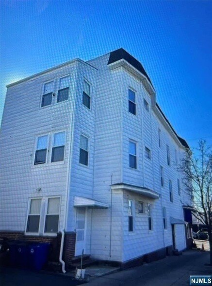176 Shaw St, Unit 1 in Garfield, NJ - Building Photo