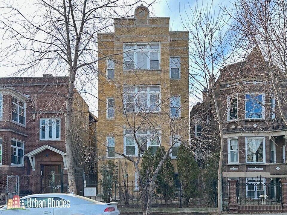 1042 N Kedzie Ave, Unit A09K in Chicago, IL - Foto de edificio