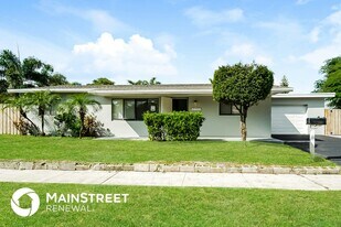 6700 Douglas St in Hollywood, FL - Building Photo