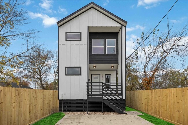 2207 Des Chaumes St in Houston, TX - Building Photo - Building Photo