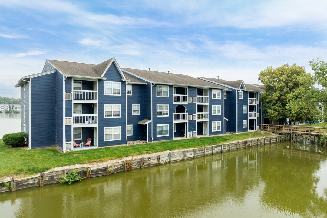 Fisherman's Village in Indianapolis, IN - Building Photo