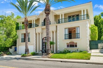 2784 Deep Canyon Dr in Beverly Hills, CA - Building Photo - Building Photo