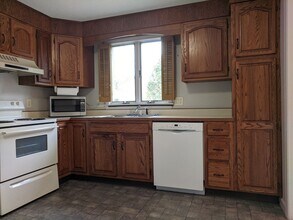 6 Mansion Woods Dr in Agawam, MA - Building Photo - Building Photo