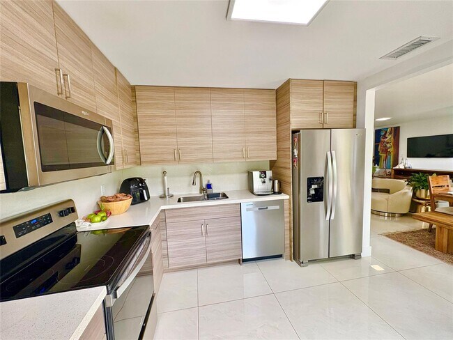 4832 Grapevine Way in Davie, FL - Building Photo - Building Photo