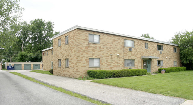 32950-33170 Aurora Rd in Solon, OH - Foto de edificio - Building Photo