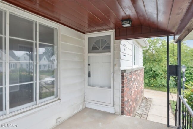 14214 Reddington Ave in Maple Heights, OH - Building Photo - Building Photo