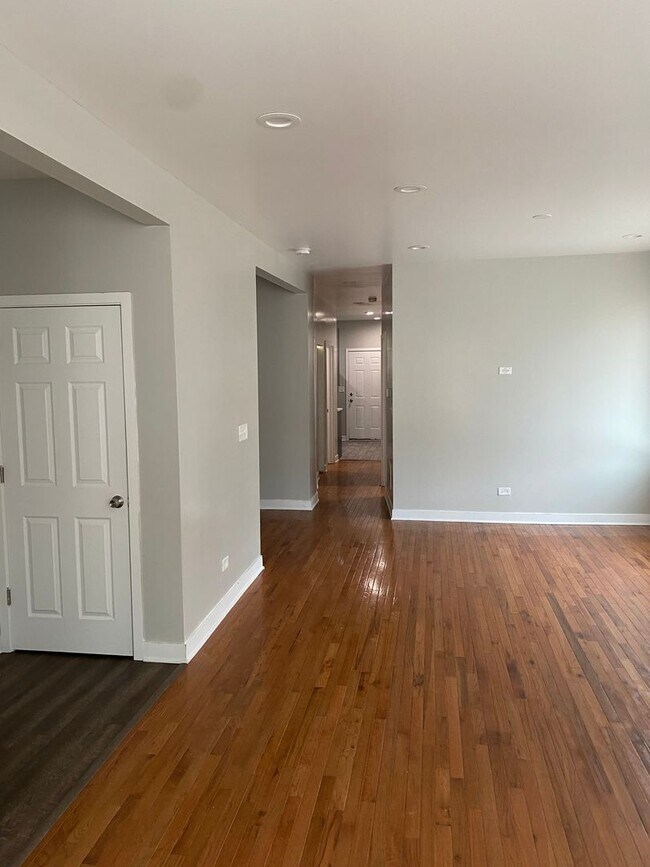 6402 S Eberhart Ave-Unit -6402 S Eberhart - 1S in Chicago, IL - Building Photo - Building Photo