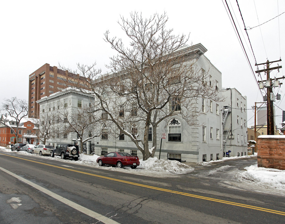 Montgomery Court in Denver, CO - Building Photo