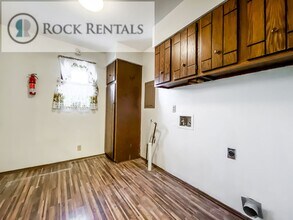 2504 Rambler Rd in Hutchinson, KS - Building Photo - Building Photo