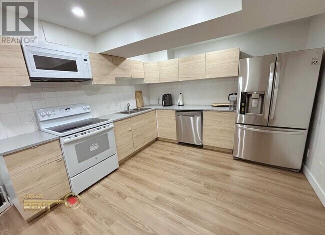 4000 E Braemar Rd in North Vancouver, BC - Building Photo - Building Photo