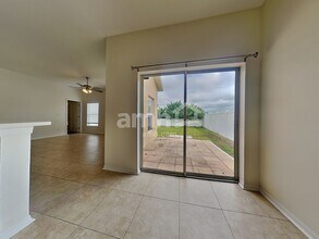 1511 Emerald Hill Way in Valrico, FL - Building Photo - Building Photo