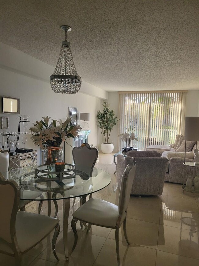 5099 NW 7th St, Unit 205 in Miami, FL - Building Photo - Building Photo