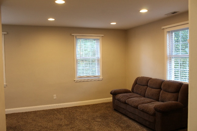 3117 Liberty Pkwy in Dundalk, MD - Building Photo - Building Photo