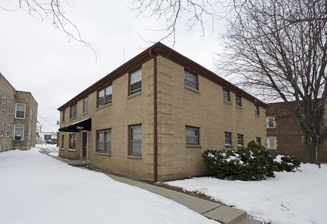 3829 N Humboldt in Milwaukee, WI - Foto de edificio