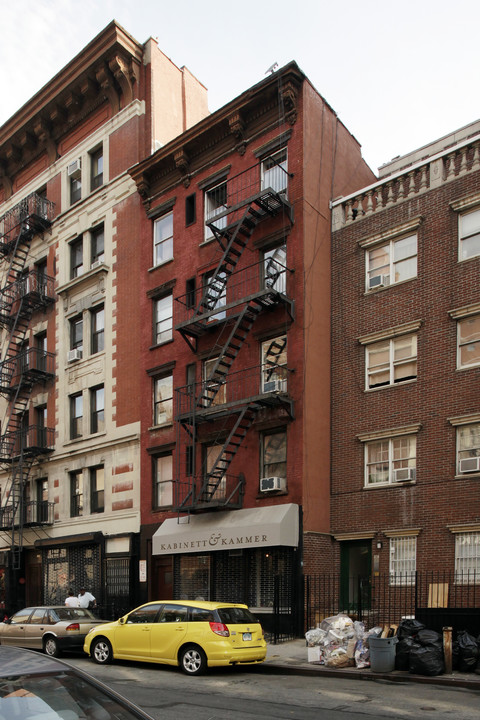 174 E Second St in New York, NY - Building Photo