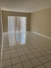 3710 NW 21st St, Unit 311 in Lauderdale Lakes, FL - Building Photo - Building Photo