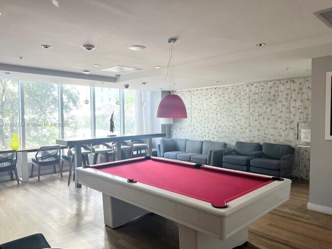 133 NE 2nd Ave, Unit 710 in Miami, FL - Foto de edificio - Building Photo