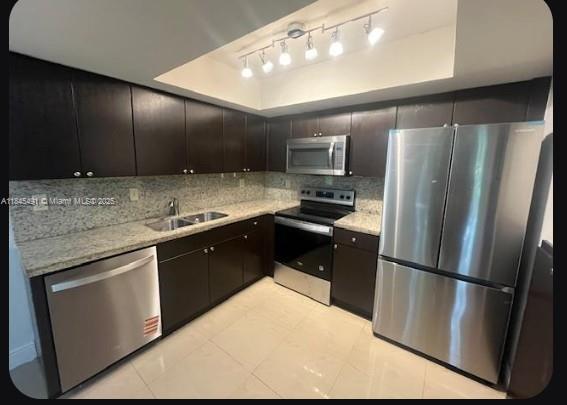 40 Madrid Ln in Davie, FL - Building Photo - Building Photo