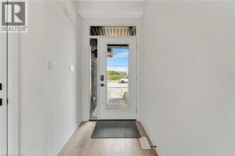 102 Gort Ave in Brant, ON - Building Photo - Building Photo