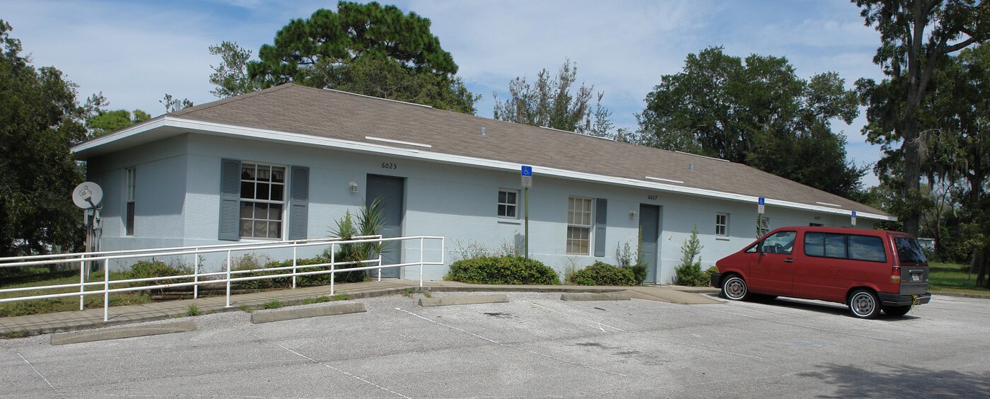 6005-6029 Vermont Ave in New Port Richey, FL - Foto de edificio