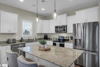 140 Highland Park Ct in Easley, SC - Building Photo - Building Photo