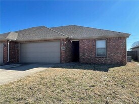 1008 Kensington Dr in Centerton, AR - Building Photo