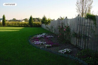 826 N Sea Mecox Rd in Water Mill, NY - Building Photo - Building Photo