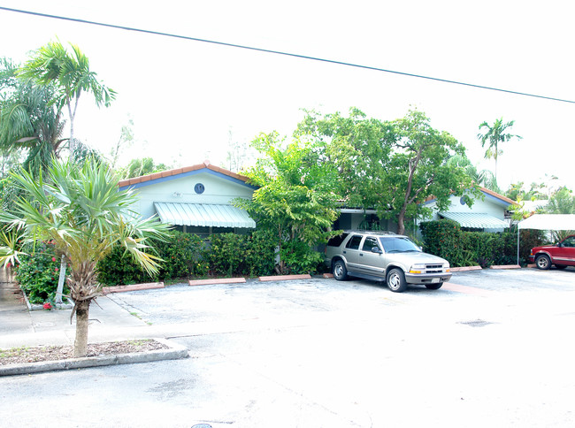 13075 Emerald Dr in Miami, FL - Building Photo - Building Photo