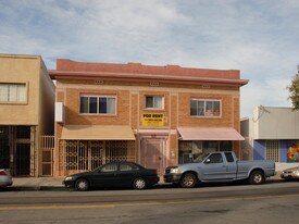 1055 Pine Ave in Long Beach, CA - Building Photo