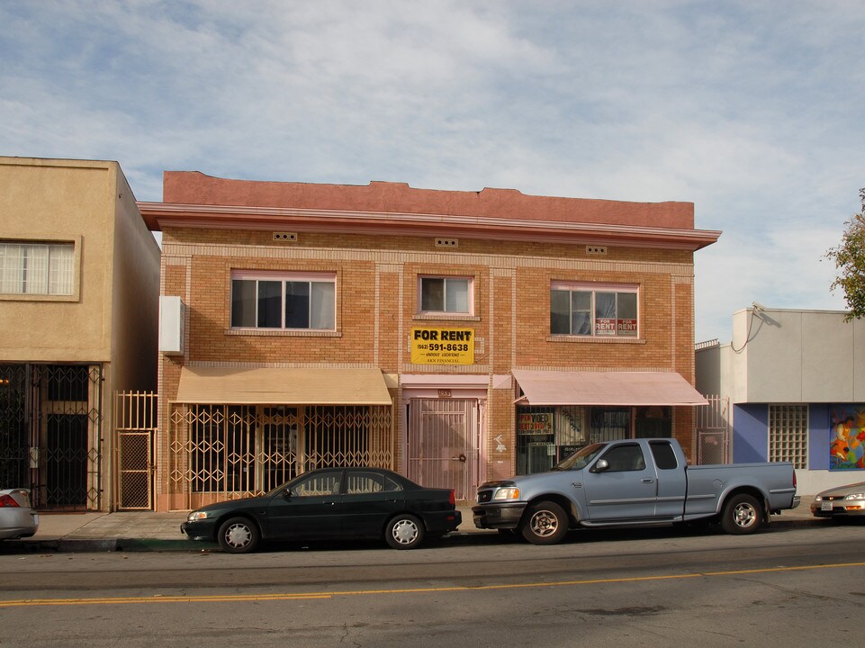 1055 Pine Ave in Long Beach, CA - Building Photo