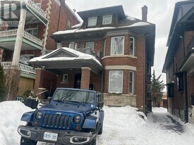 335 Palmerston Blvd in Toronto, ON - Building Photo