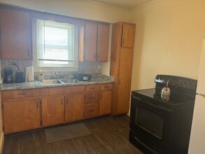 237 S Maple Ave, Unit 237 S Maple back unit 1 in Clarksburg, WV - Foto de edificio - Building Photo