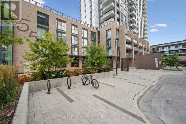 55 Duke St W in Kitchener, ON - Building Photo - Building Photo