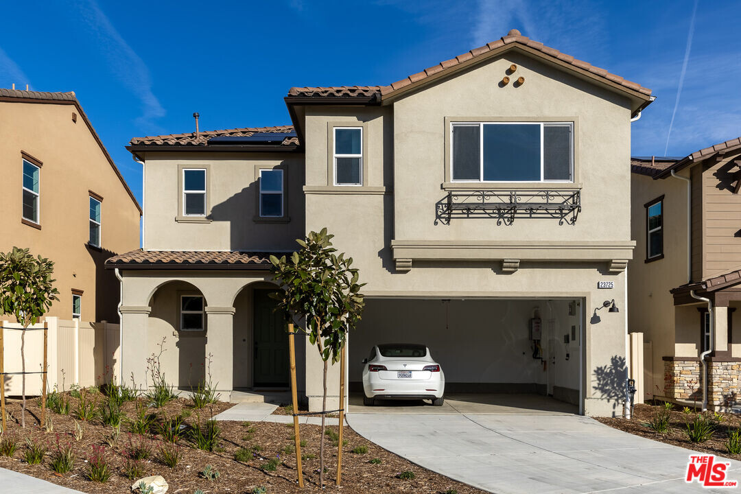 23725 Orange Blossom Dr in Santa Clarita, CA - Building Photo