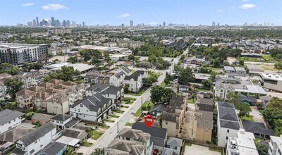 2111 Beall St in Houston, TX - Building Photo - Building Photo