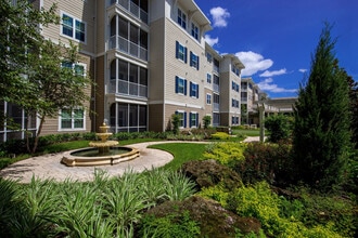 Album Monterey Pointe 55+ Active Adult Apartment Homes in Kissimmee, FL - Foto de edificio - Building Photo