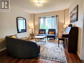 185 Blackfoot Trail in Mississauga, ON - Building Photo - Building Photo