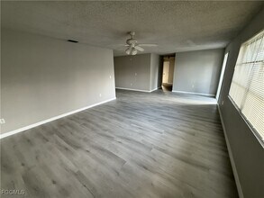 13013 Second St in Ft. Myers, FL - Building Photo - Building Photo