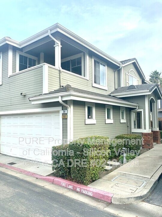 290 Gemstone Way in Milpitas, CA - Foto de edificio