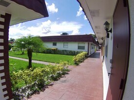 203 Waterford Cresent in Delray Beach, FL - Building Photo