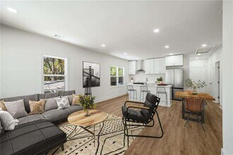 936 Byron Dr SW in Atlanta, GA - Building Photo - Building Photo
