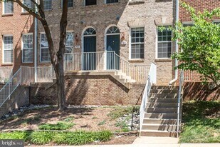 2664 Manhattan Pl in Vienna, VA - Building Photo