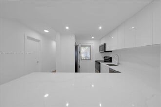 251 Galen Dr in Key Biscayne, FL - Building Photo - Building Photo